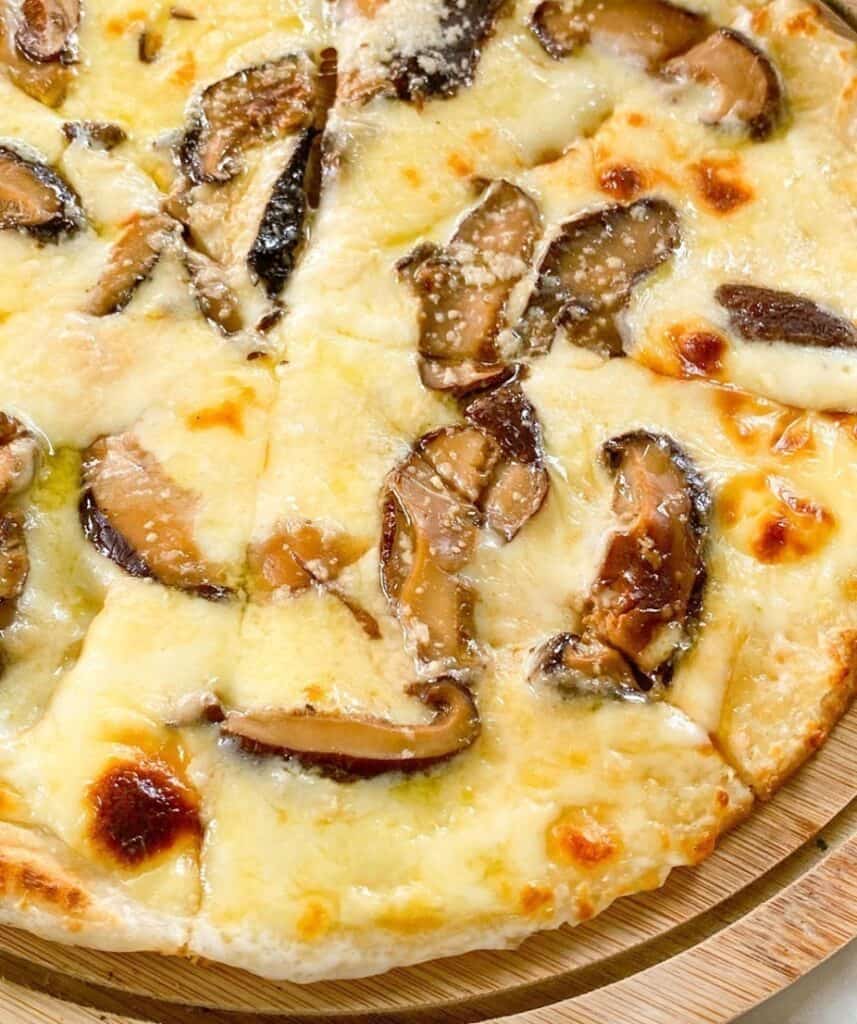 Enjoy these guilt free Truffle mushroom pizza in Cafe Guilt