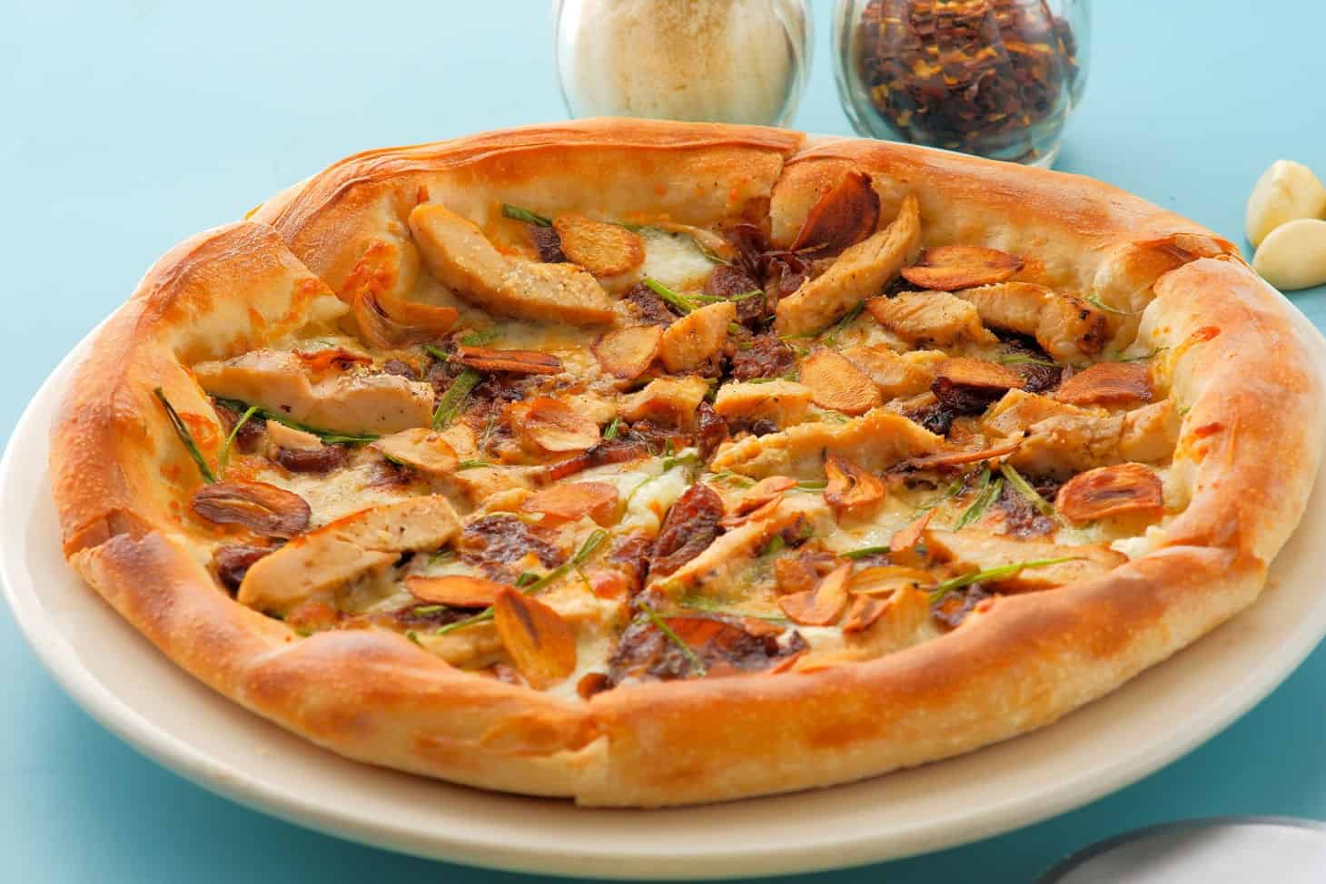 California Pizza Kitchen Menu Prices Philippines 2024 Updated All   California Pizza Kitchen Roasted Garlic Chicken Pizza 