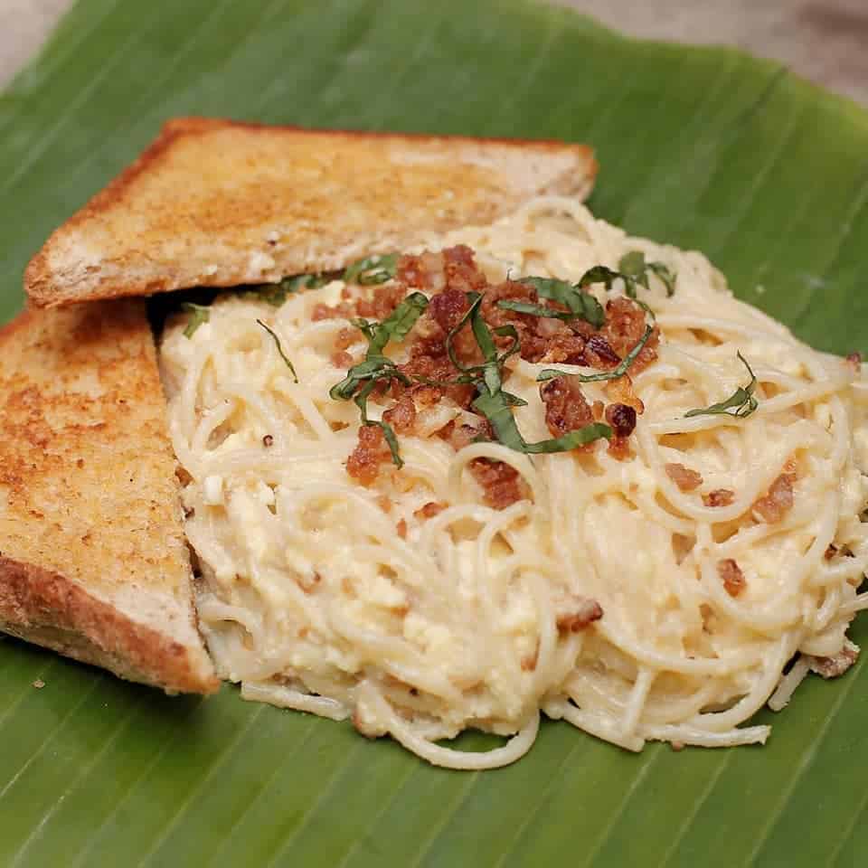 carbonara pasta served in a banana leaf.