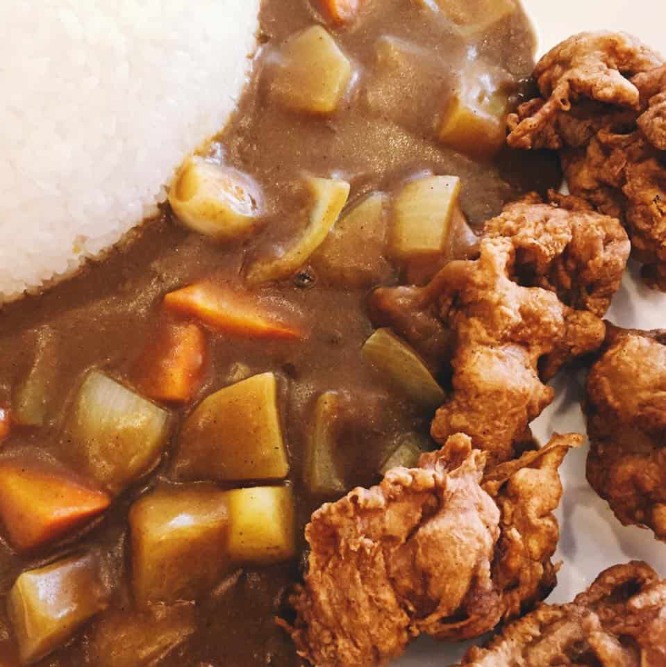 Savor the flavors of curry and chicken 