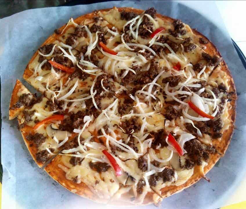 Alberto's Pizza best-seller menu is the Beef and Mushroom Pizza