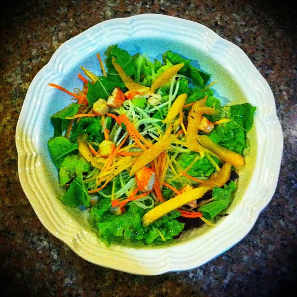Fresh Green Salad with prawns and mango vinaigrette