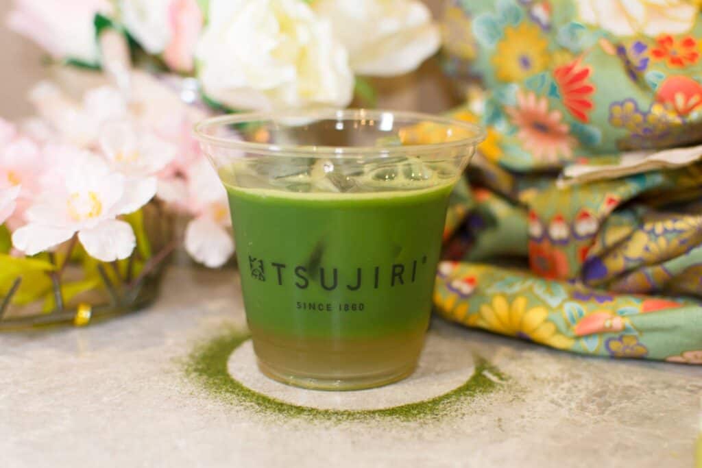Your matcha drink added with yuzu is a match made in heaven.
