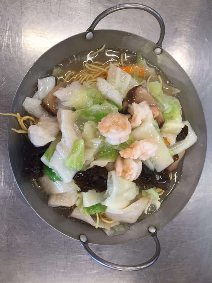 Crispy Noodle with Assorted Seafood under Noodles menu in Luk Foo