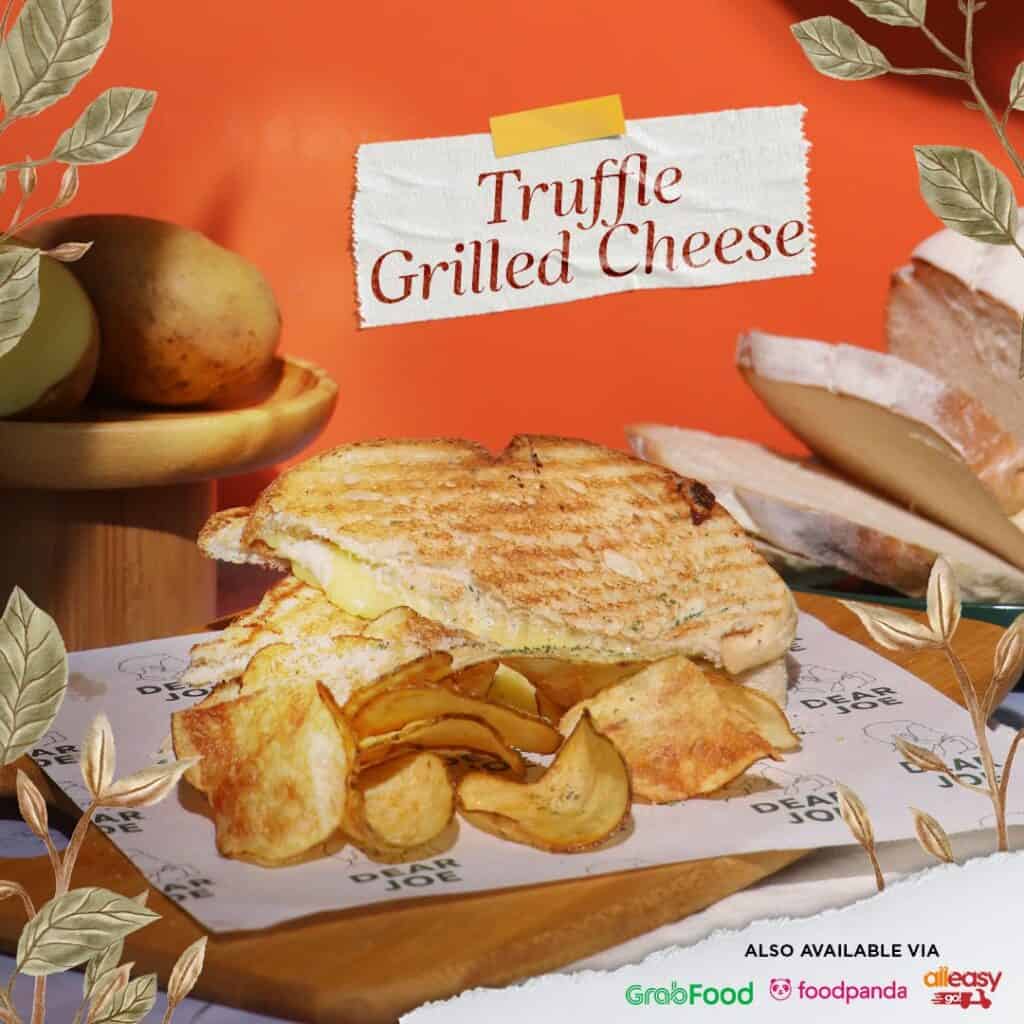 Truffle grilled cheese with potato chips