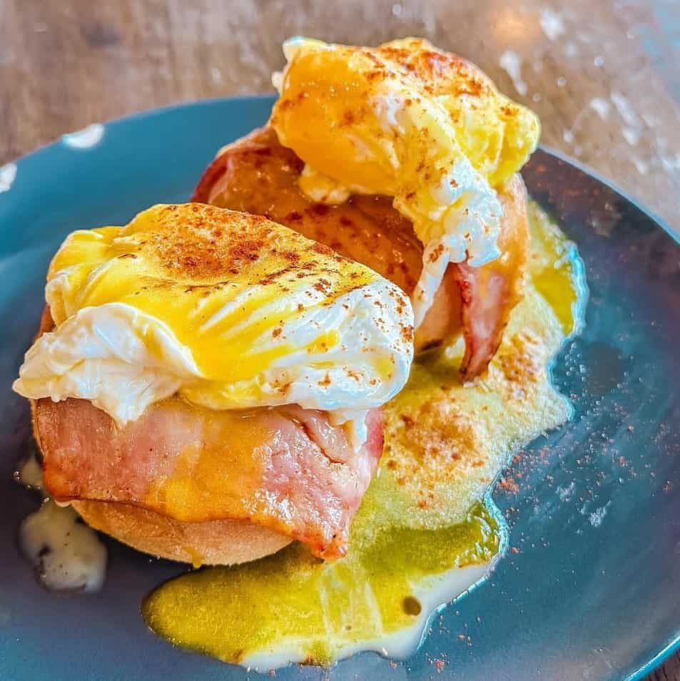 Eggs benedict sandwich