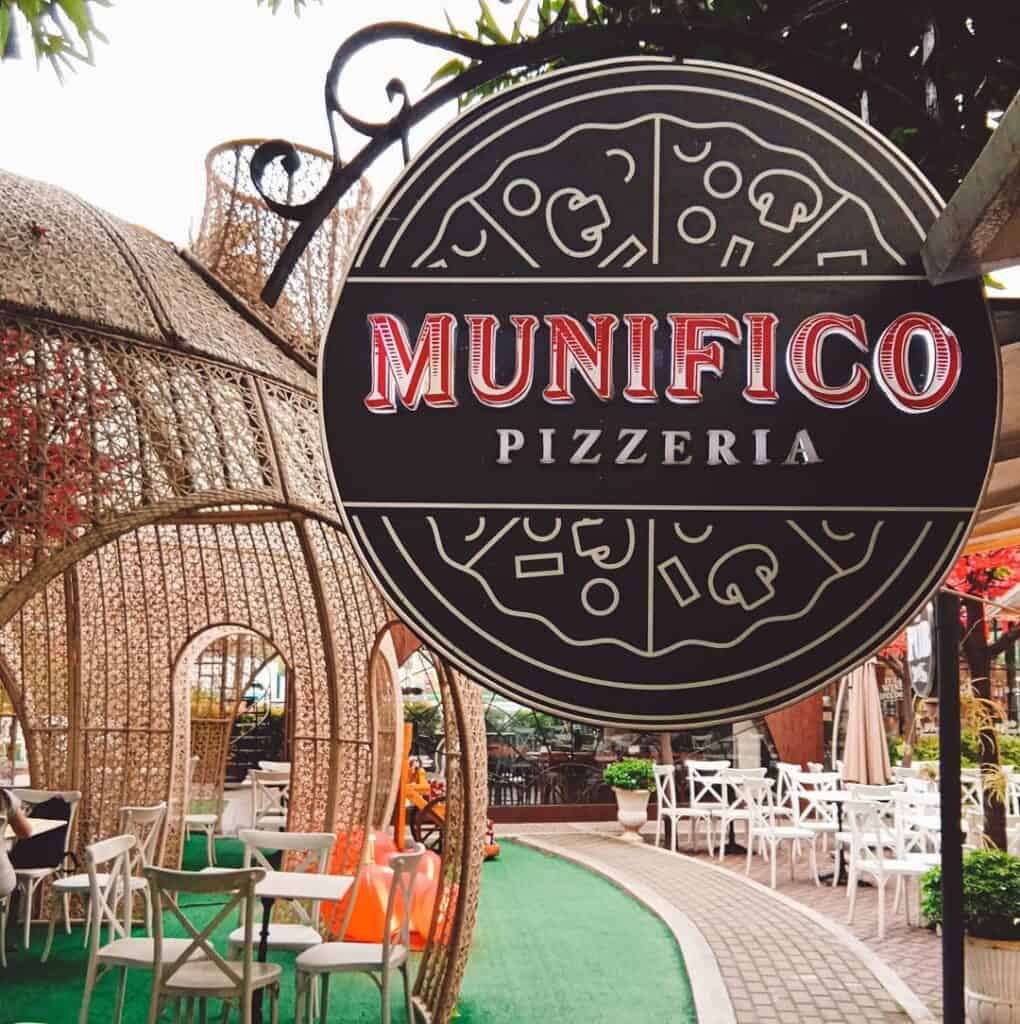 munifico pizzeria store