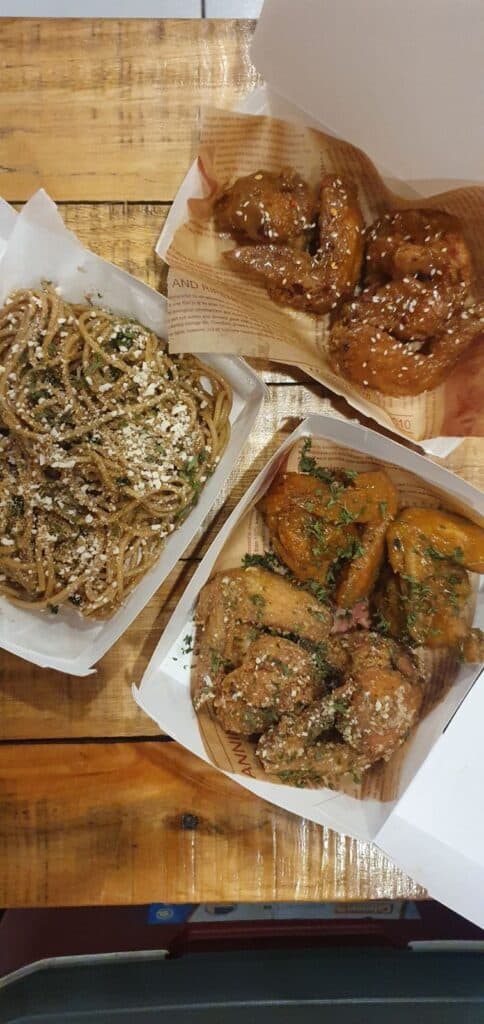 10 pcs wings with ajo noodles
