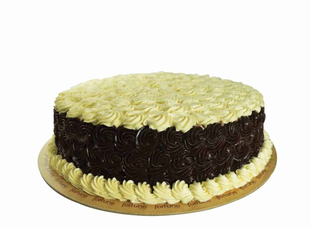 Chocolate rosette round cake