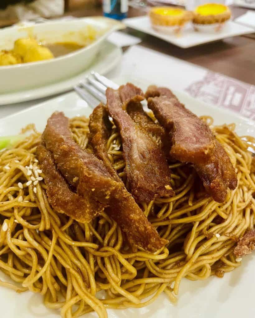 dried noodle with porkchop in onion sauce
