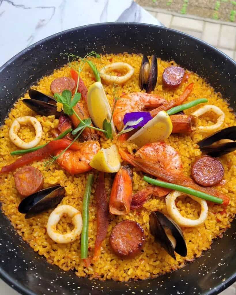 Seafood paella