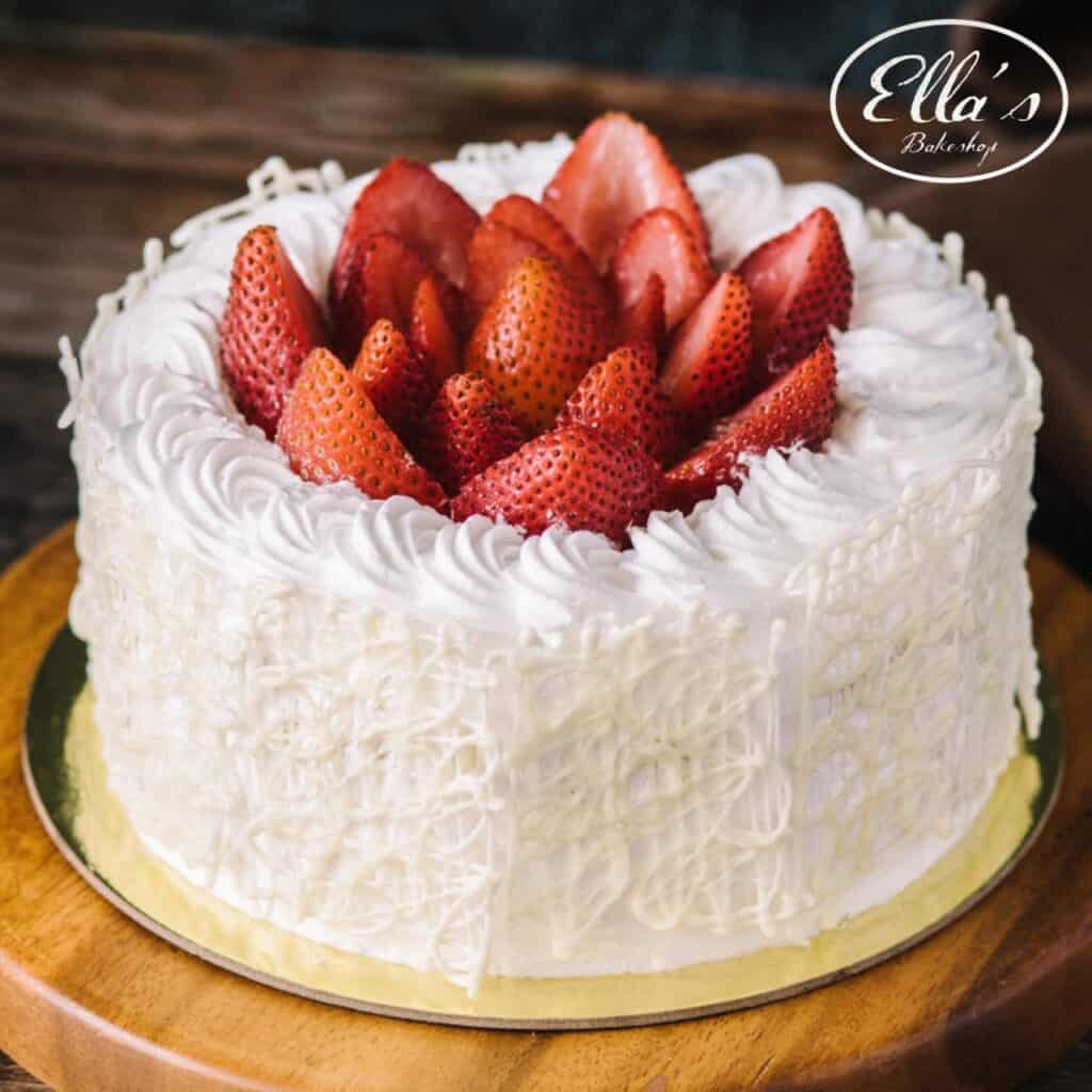 Strawberry cream cake
