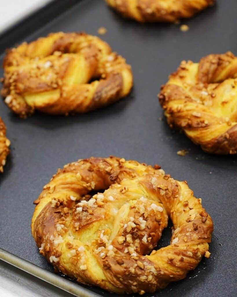 Custard & almond pretzel