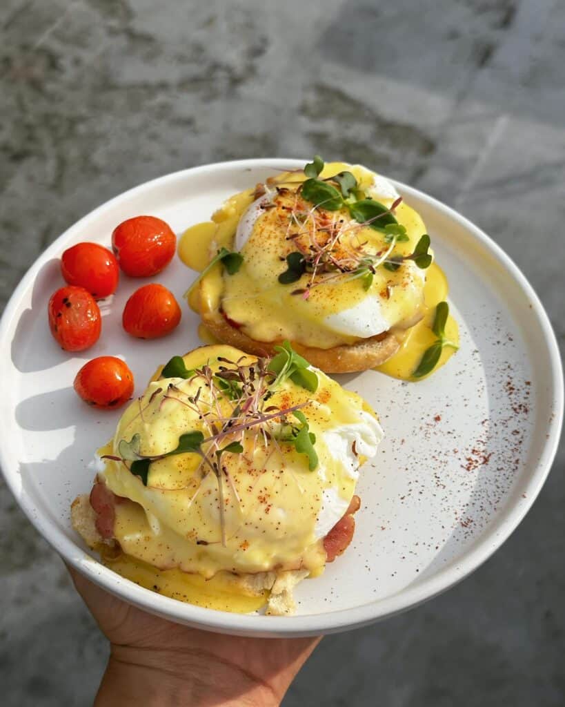 Eggs benedict