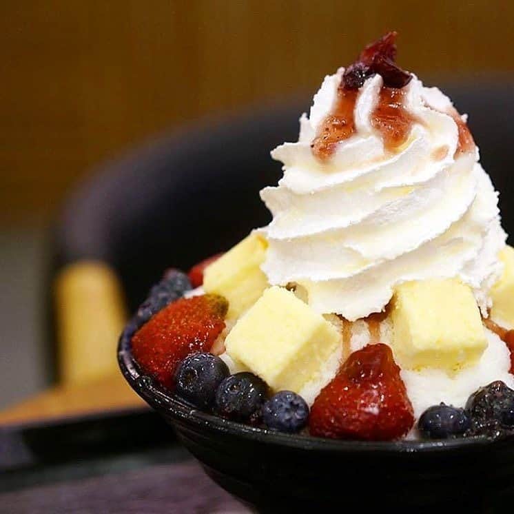 mix berries bingsu